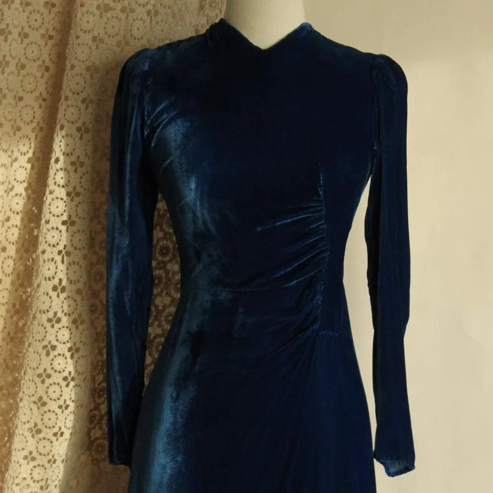 Vintage 1930s Dress, Royal Blue Silk Velvet with side Gathers - Picture 3 of 16